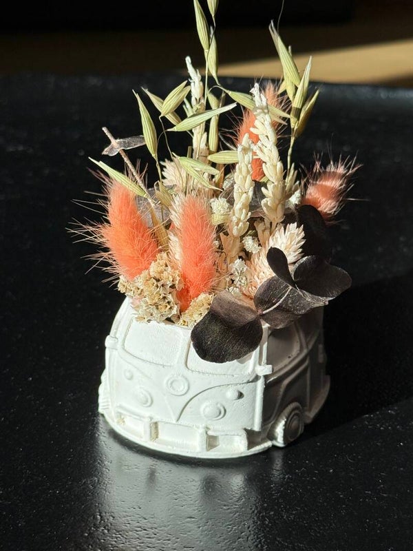 Busje met droogbloemen