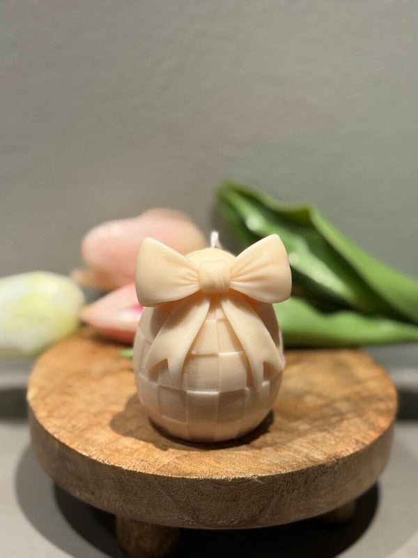 Paasei met ruitstructuur en strik