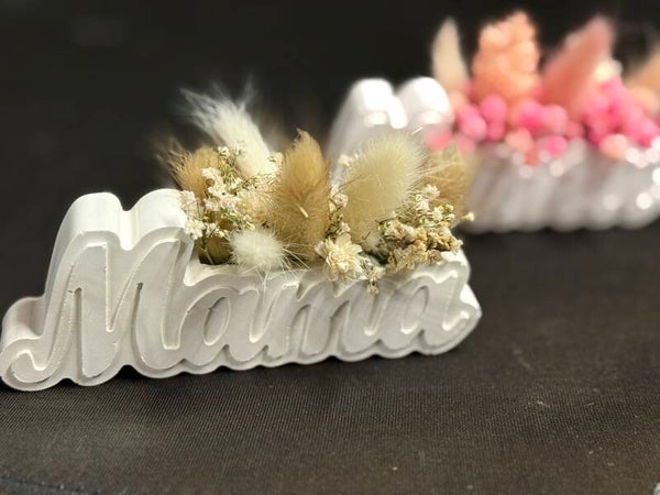 Decoratie MAMA met droogbloemen