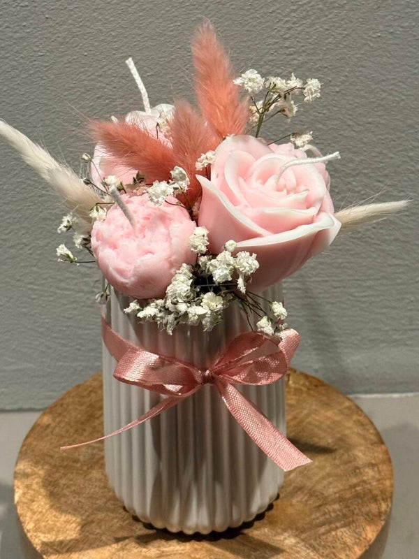 Rozenboeketje in vaas