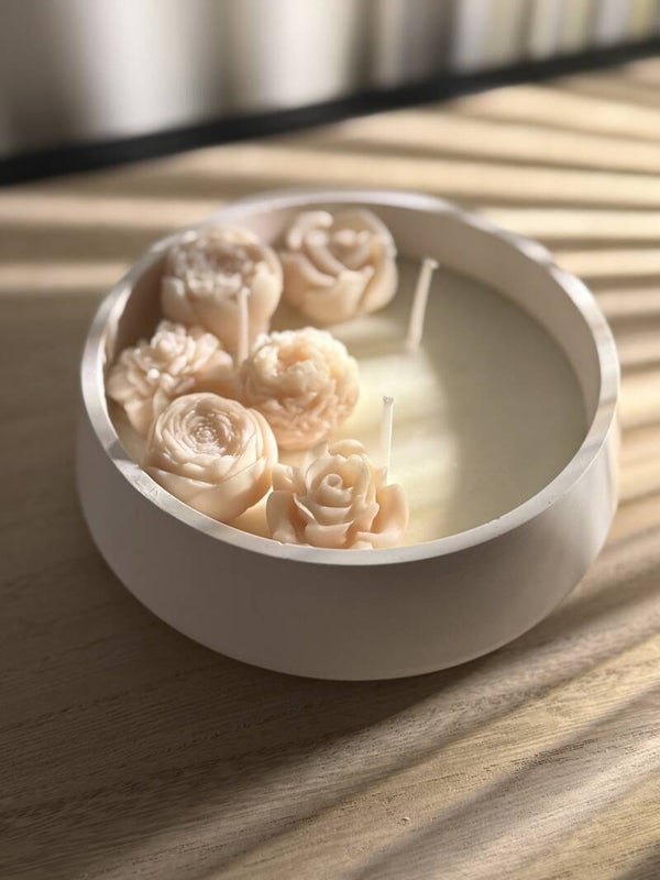 Flowerbomb geurkaars in schaal