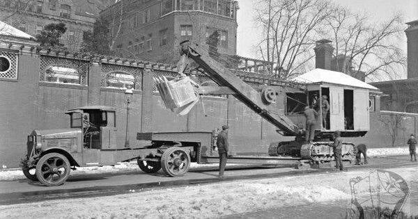 Camión Diamond T de 1930 con excavadora