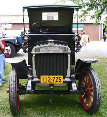 Camión Atterbury con emblema de radiador fundido (1920) trucksplanet