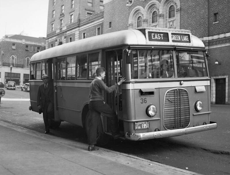 Un autobús Ford Transit de 1937 en Seattle