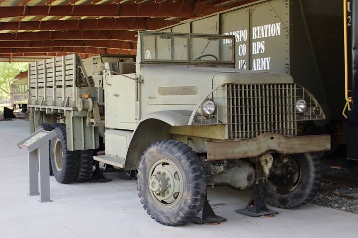 Camión tractor modelo 666 de 6 toneladas y tracción 6x6 (Versión Corbitt 50SD6) 