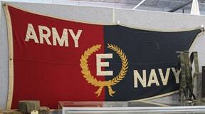 La White Motor Company ganó el premio &quot;E&quot; del Ejército y la Armada cinco veces.