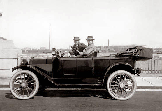 Herbert E. French y su Detroiter en Washington, DC