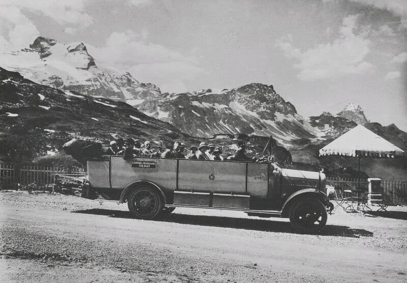 Autobús postal Alpin con carrocería Tüscher de 1922