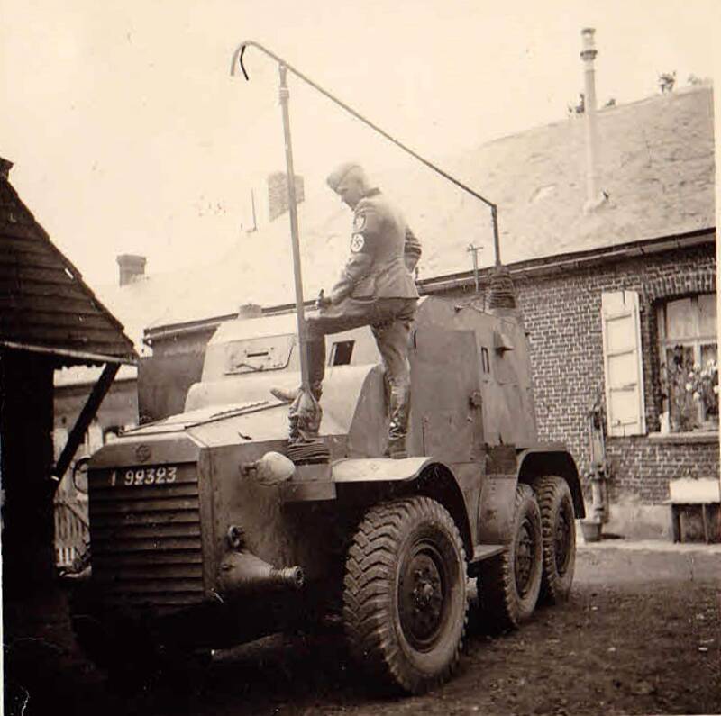El Lorraine 28 como vehículo blindado de radio como estación de radio móvil militar.