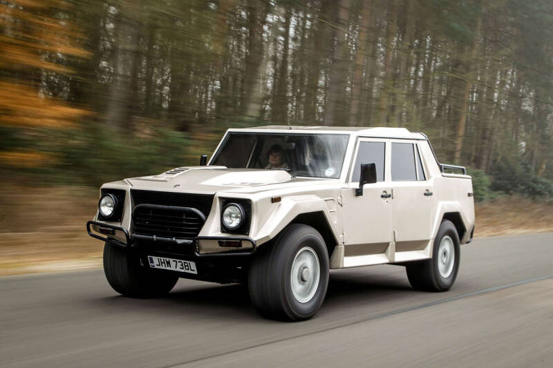 lamborghini-lm002-standard.jpg