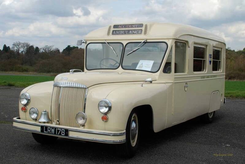 Ambulancia Daimler DC 27