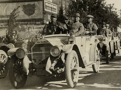 Automóviles Maxwell con el nombre &quot;Maxwell&quot; en la parte superior del radiador (1911) 