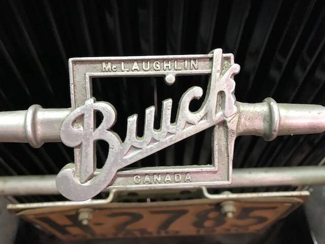 Emblema de la barra del faro McLaughlin-Buick (1930-1932)  forums.aaca