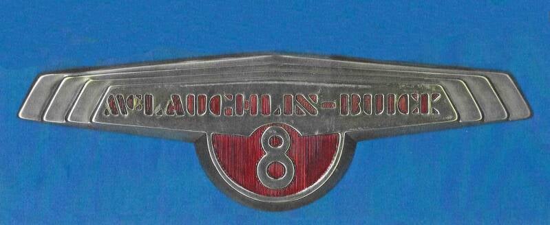 Este es un emblema de maletero McLaughlin-Buick (1938) 
