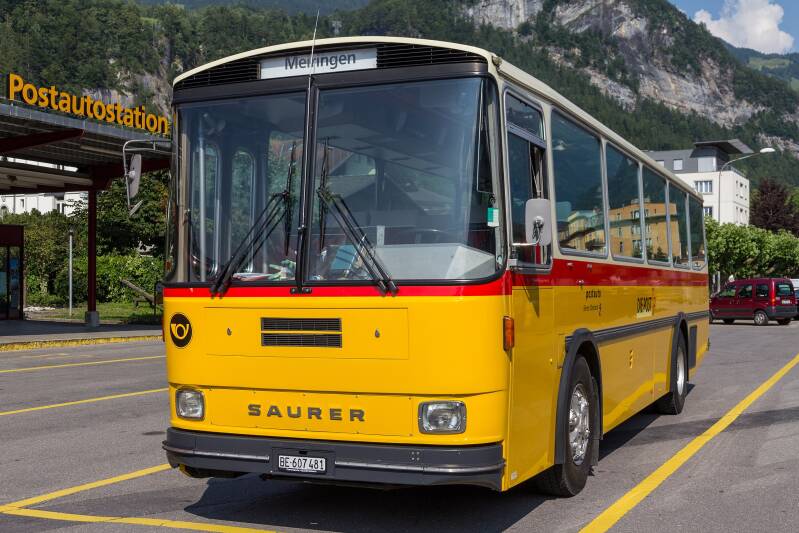 Autobús postal Saurer RH525