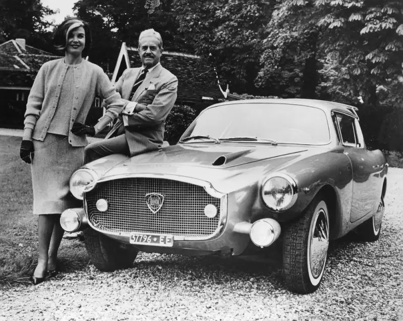 Raymond y Viola Loewy, con el Lancia Flaminia Loraymo