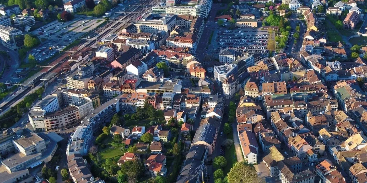 Vue aérienne de Nyon et du lac Léman