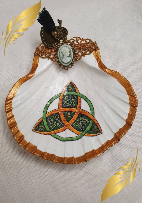 Coquille St Jacques - Triquetra & Ornements sacrés