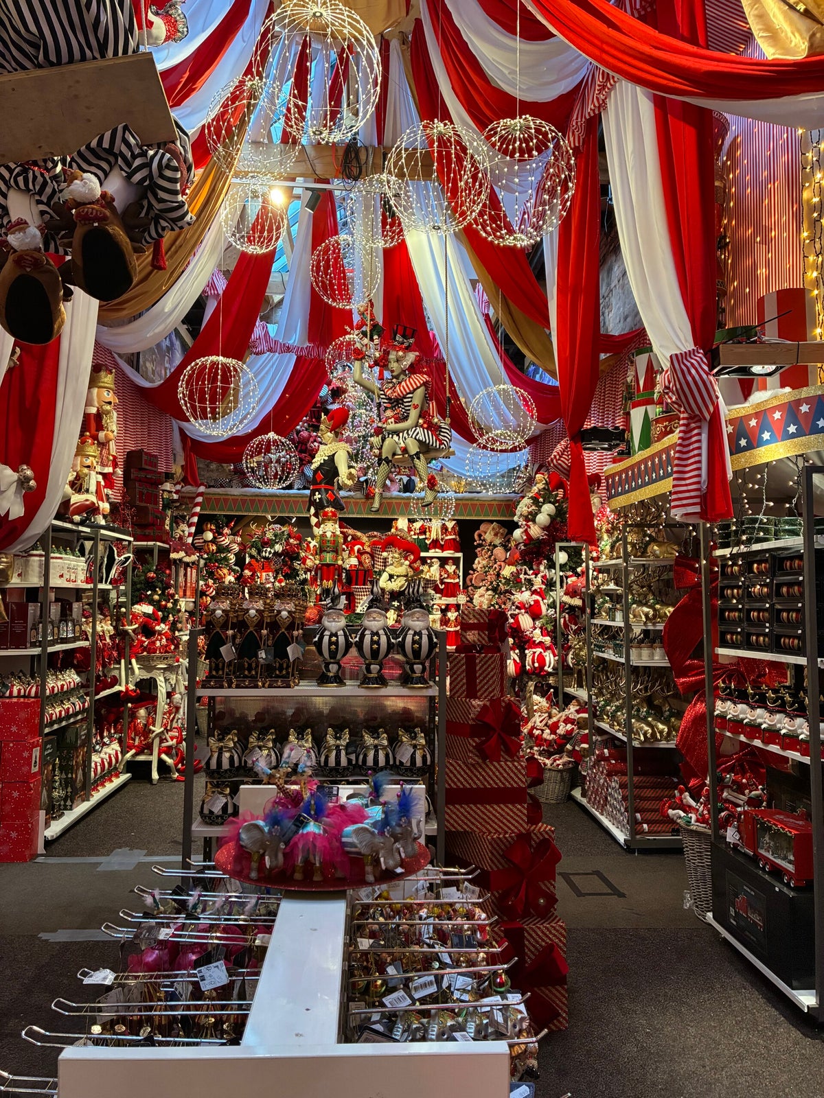 Evening lights at Scheveningen Pier during Christmas