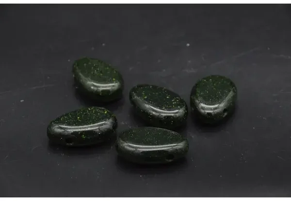 Goudsteen groen hanger geboord