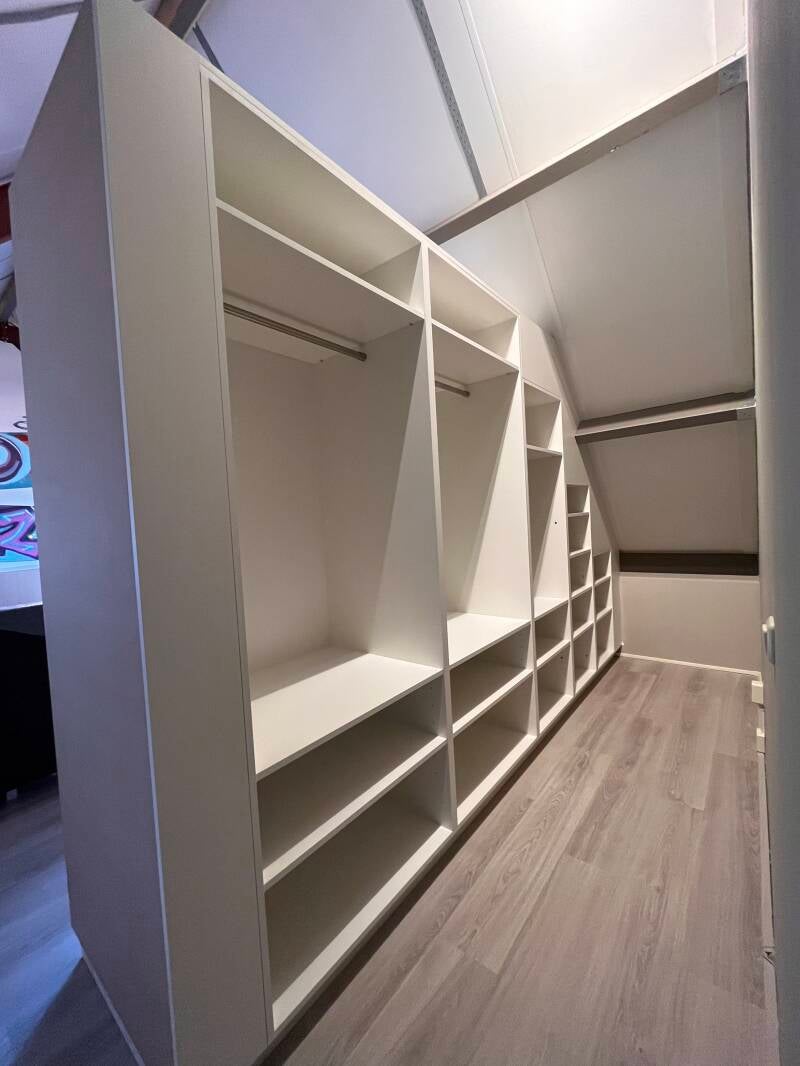 Inloopkast/bedachterwand/scheidingsmeubel