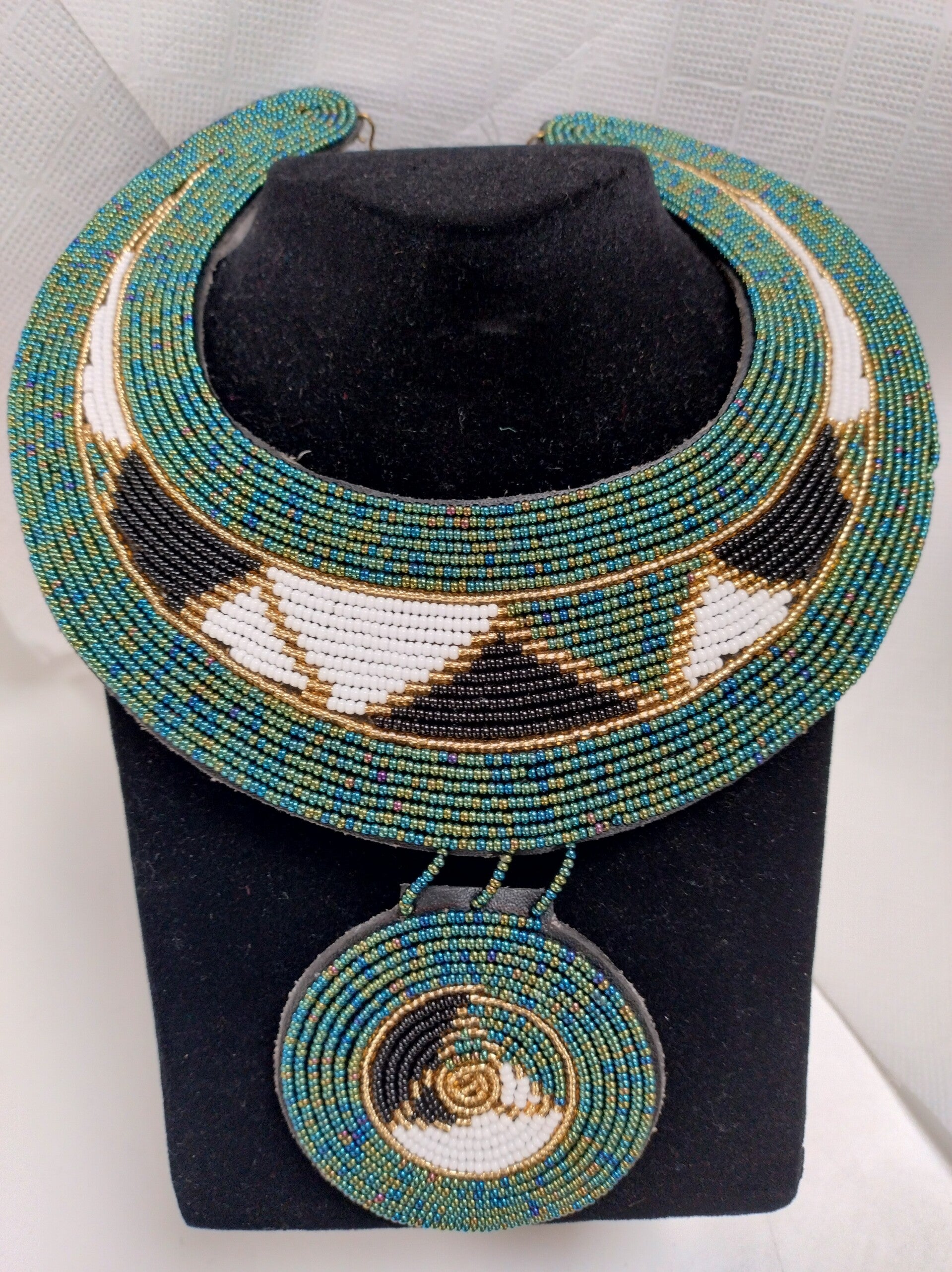 COLLIER EN PERLE MASSAÏ