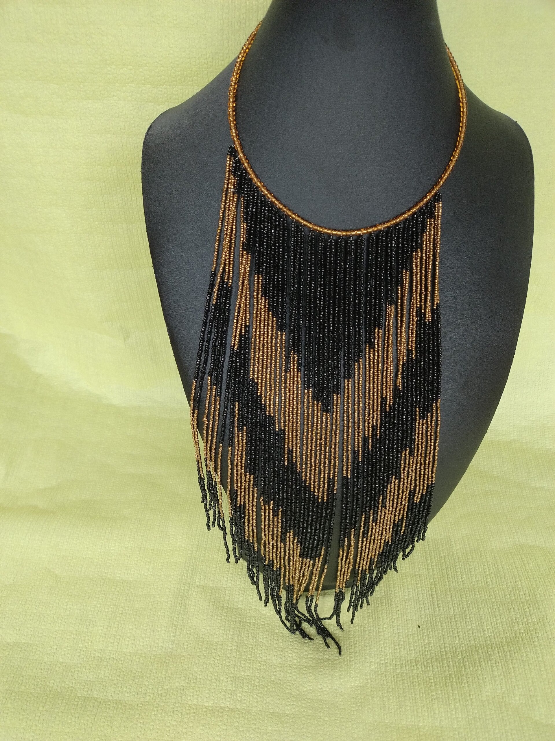 COLLIER EN PERLE MASSAÏ