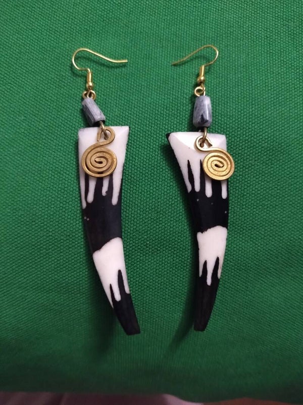 BOUCLES D'OREILLES EN CORNE ET BONZE