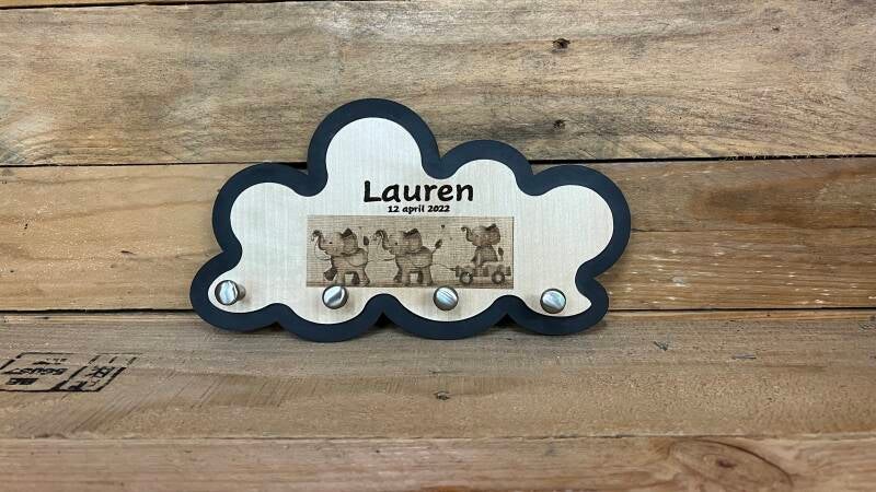 laser-gesneden-en-gegraveerd.jpggeboortekapstok Lauren