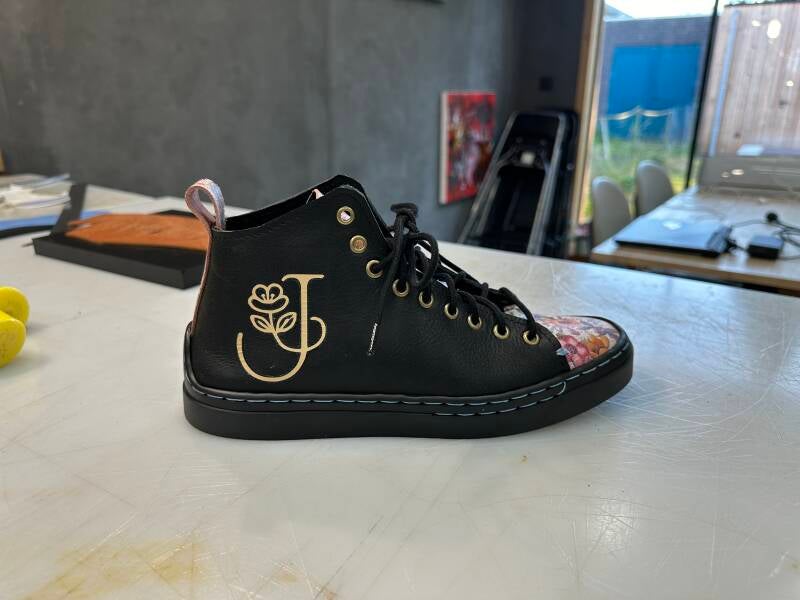 Personaliseren sneakers folie,  snijden-graveren-cricut-maker-3.jpg