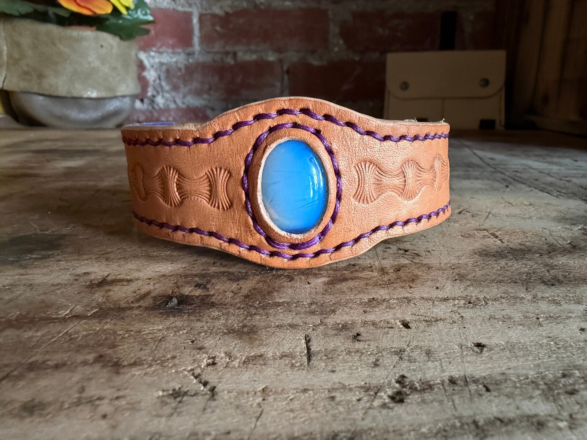 Steen in leer - armband of hanger