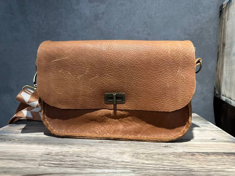 workshop-lederen-tas-maken-workshop-doorlopende-soufflet-resultaat workshop model M.jpg
