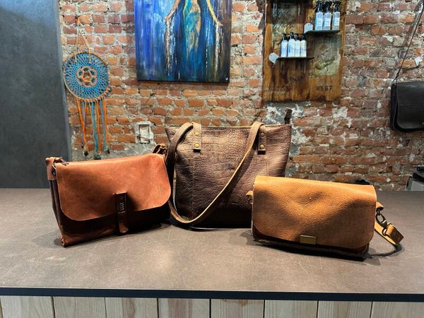 🧵 Workshop leren tas, portemonnee, toilettas maken - dagworkshop. Vanaf €180, voorschot