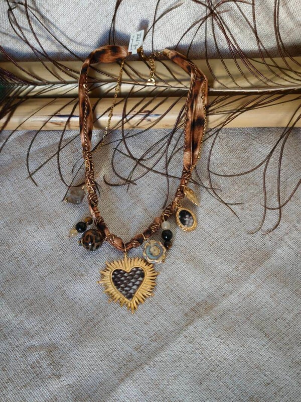 Cœur Indompté – Collier Léopard & Cœur Doré