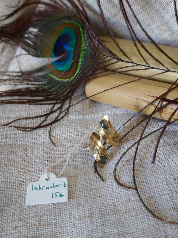 Éclat d'Orage – Bague Labradorite aux Reflets Bleu-Gris