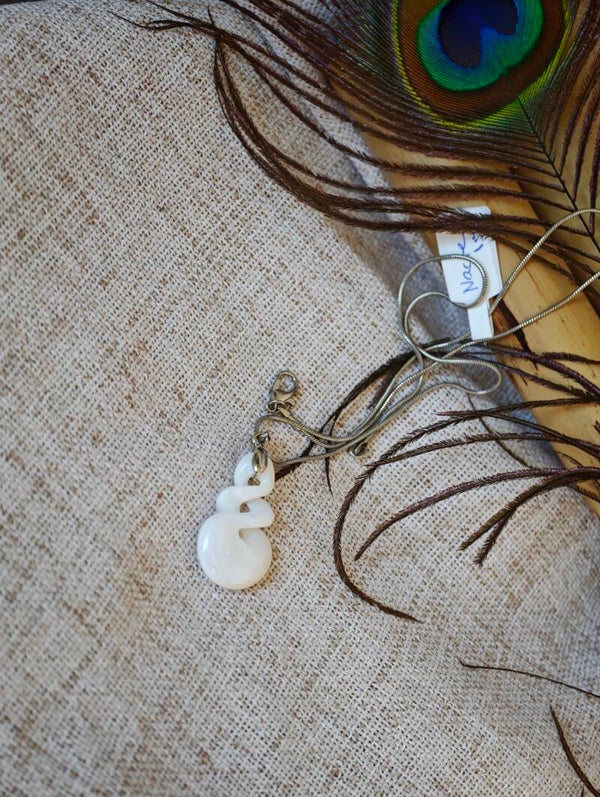 Porte-Bonheur d'Orient – Collier Hûlu en Nacre
