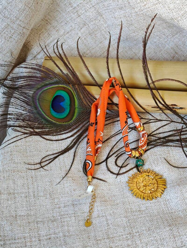 Soleil d’Orient – Collier Bandana Orange & Agate Œil Tibétain