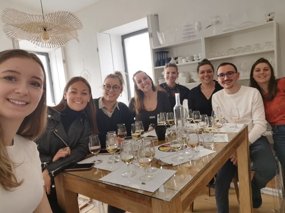 L’INITIATION A LA DEGUSTATION DE VIN -                                             CHEZ MOI OU CHEZ VOUS?