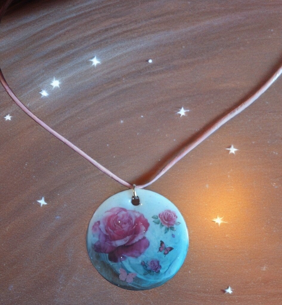 Kette mit Rosenmotiv