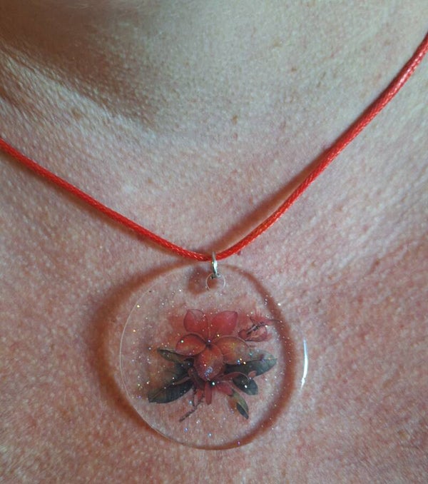 Kette mit Blumenmotiv