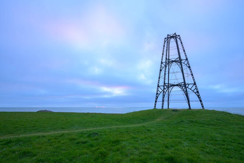 De IJzeren kaap op Texel bij zonsopkomst met een klein beetje kleur in de lucht