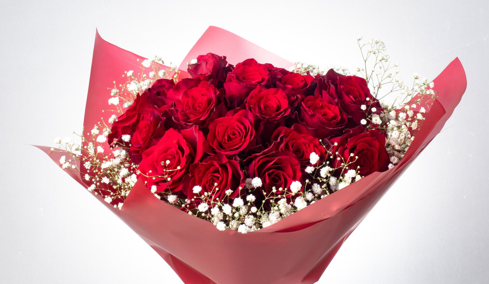 Bouquet of 20 red roses with greenery