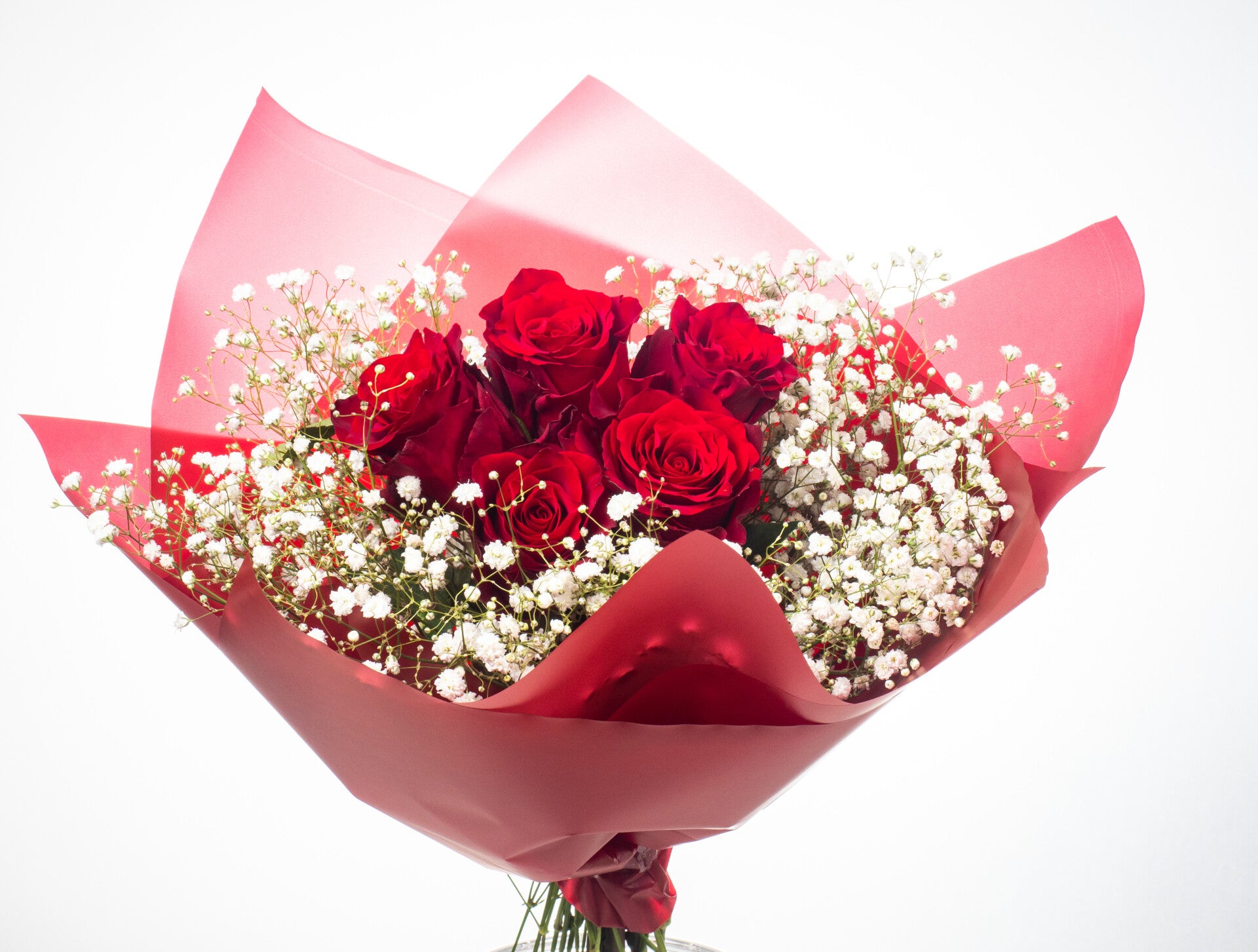 Bouquet of 5 red roses with greenery