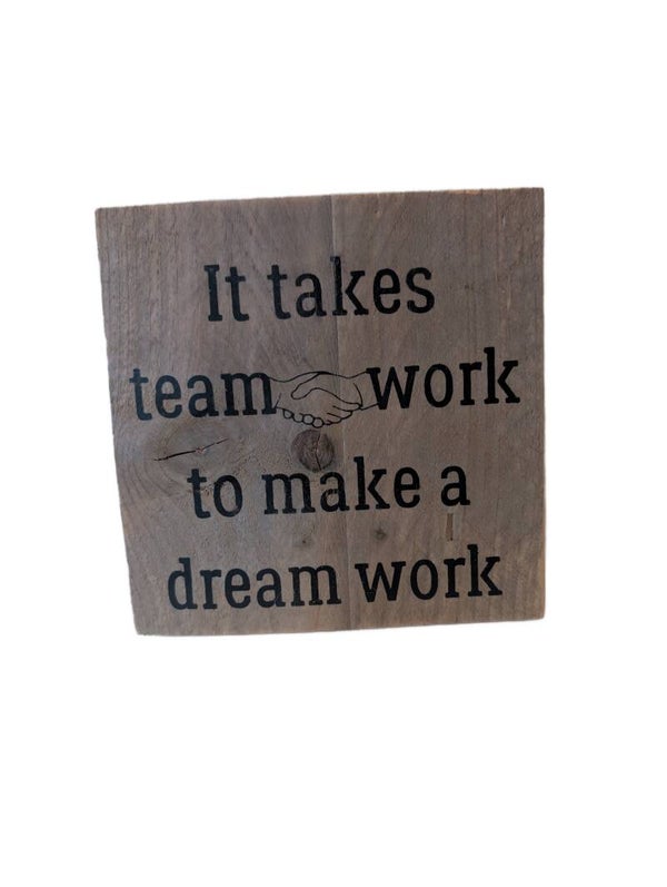 Houten tekstbord It takes teamwork to make a dream work