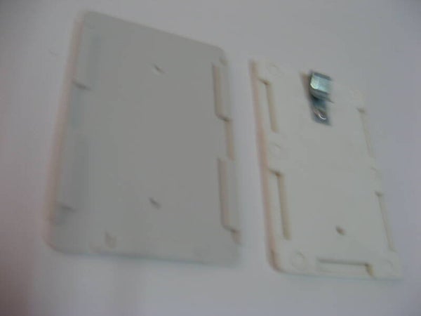 Stallkartenhalter Kunststoff klein mit Federstahlhalterung