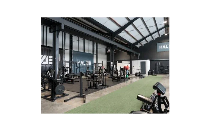Interieur van sportschool Hal13 in Simpelveld