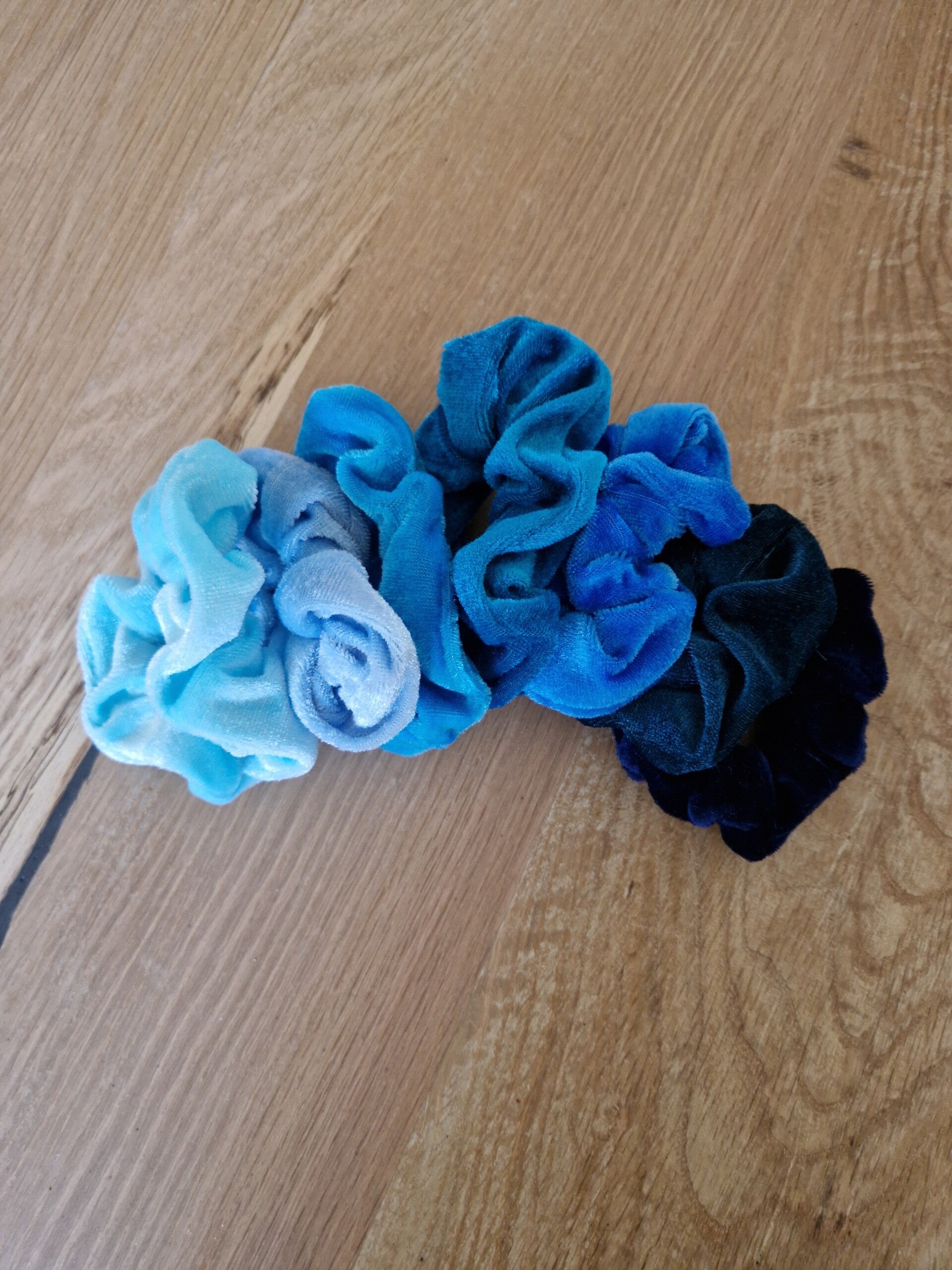 Scrunchies fluweel BLAUW tinten