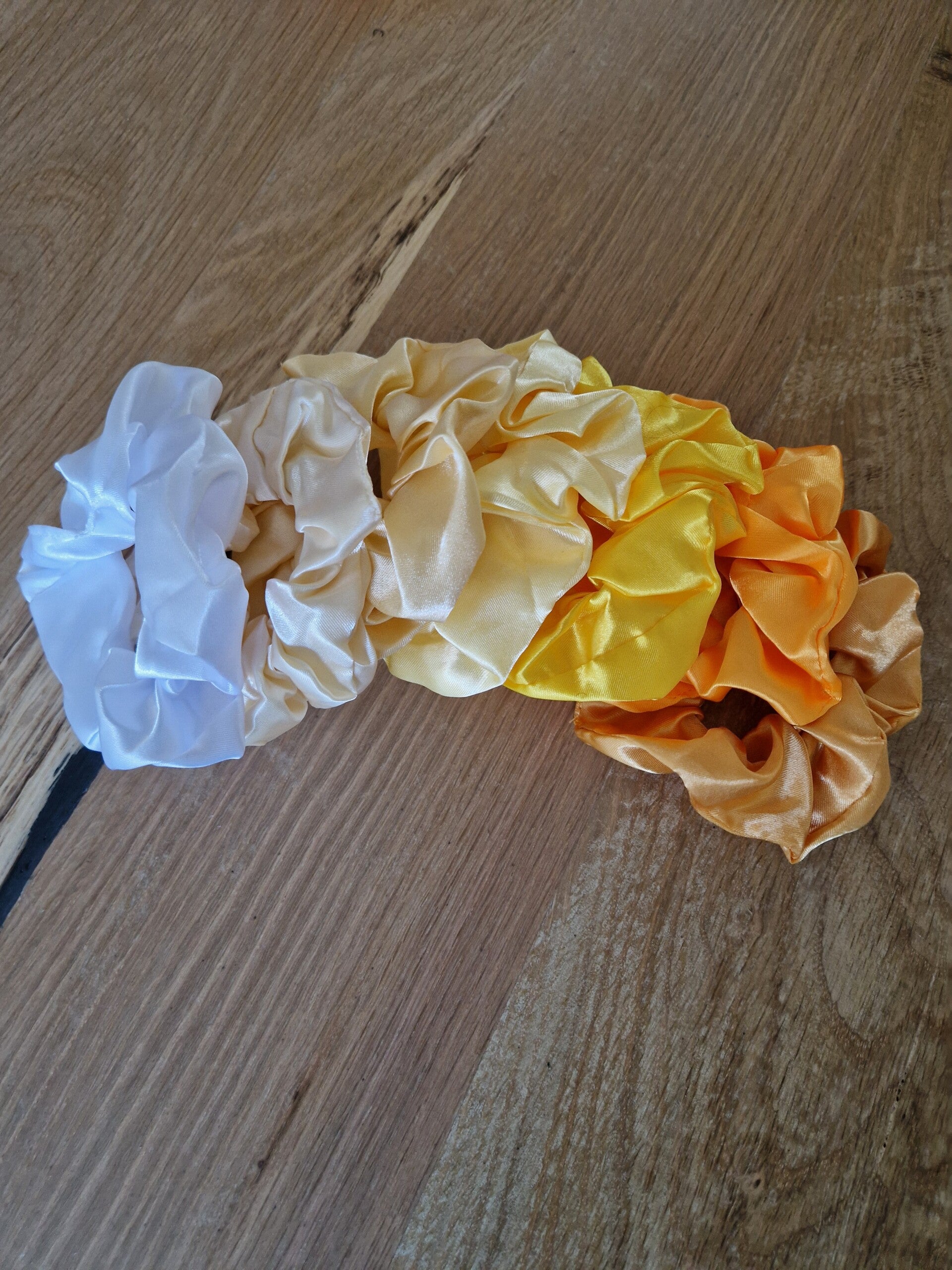 Scrunchies satijn WIT/GEEL tinten