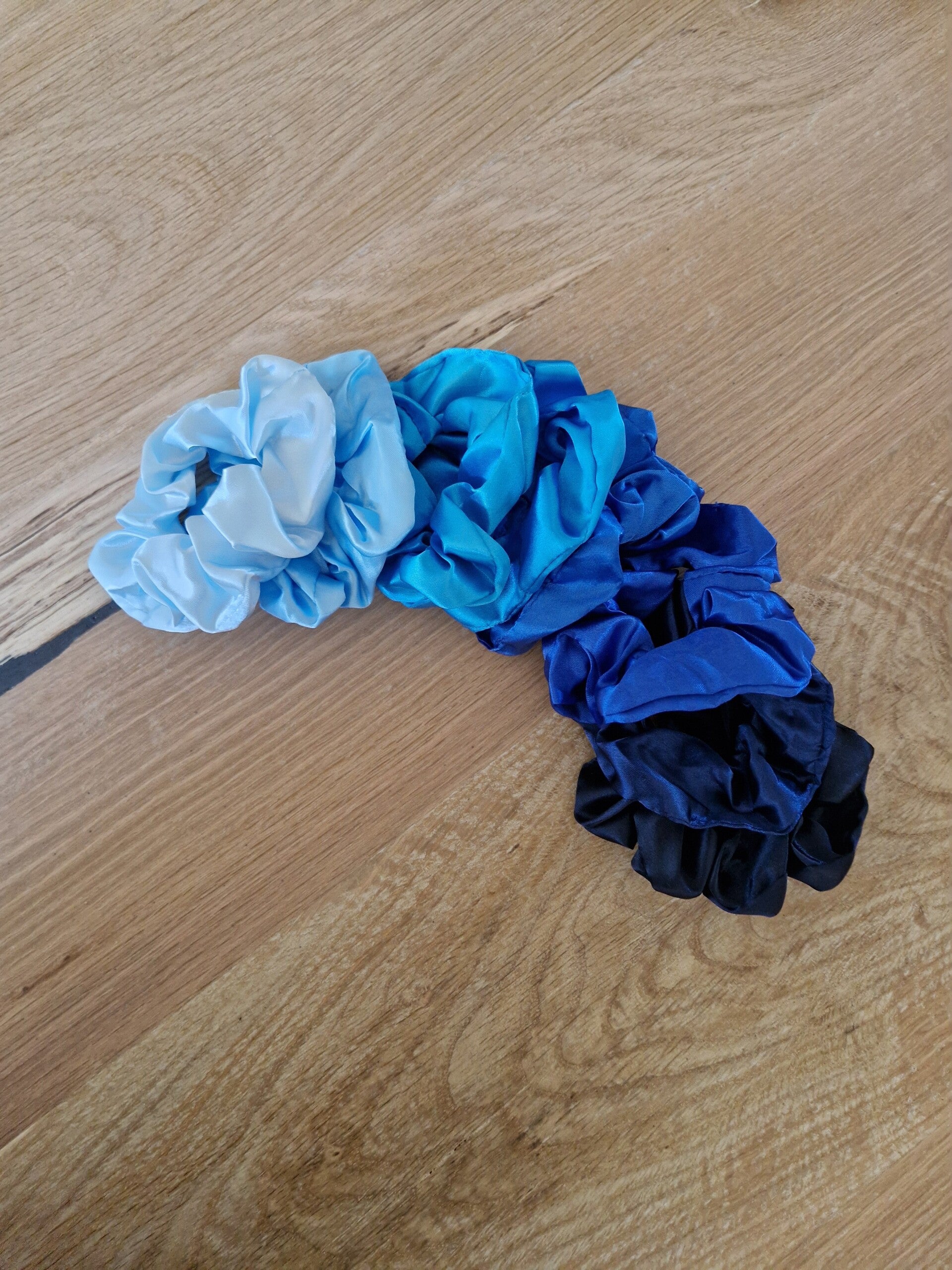 Scrunchies satijn BLAUW tinten