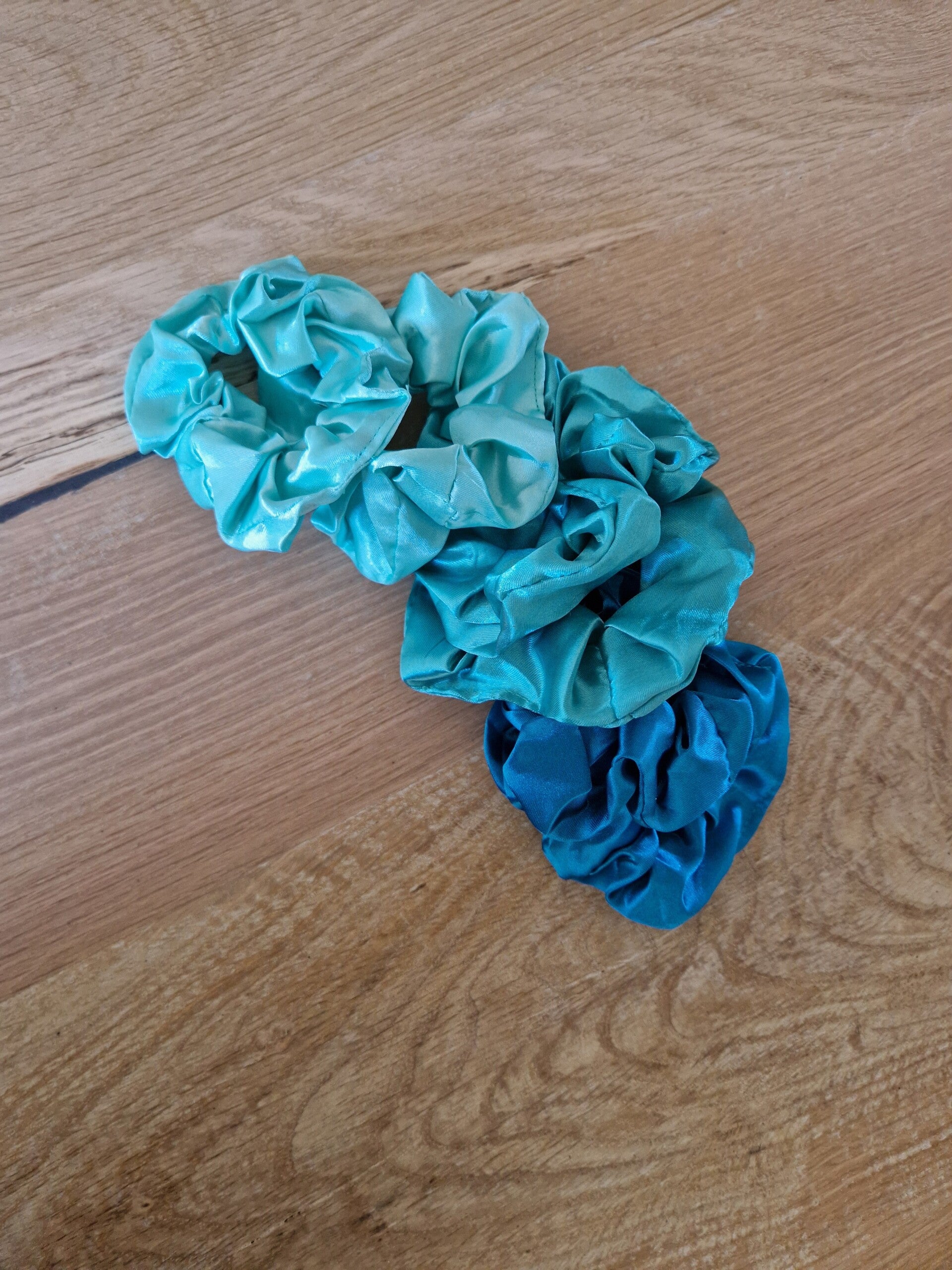 Scrunchies satijn BLAUW/GROEN tinten